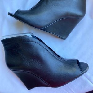 Jessica Simpson black open toed booties 9.5